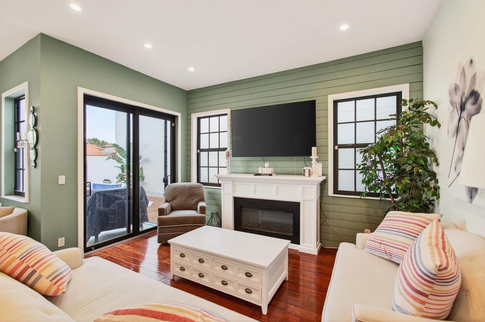 4079 Artesa Drive — photo 10