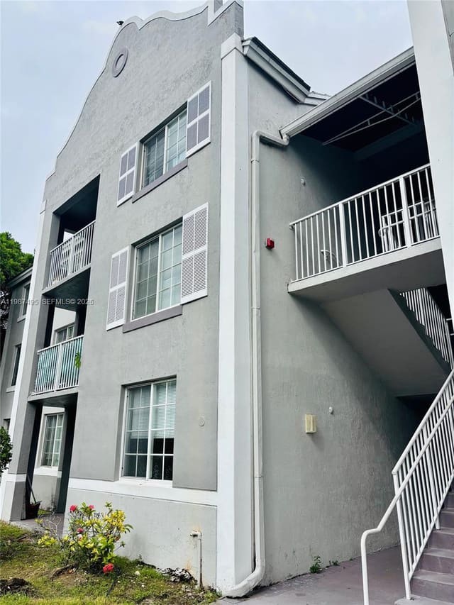 777 SW 111th Way 101, sold in Devonaire Condo At Pembro, Pembroke Pines, FL