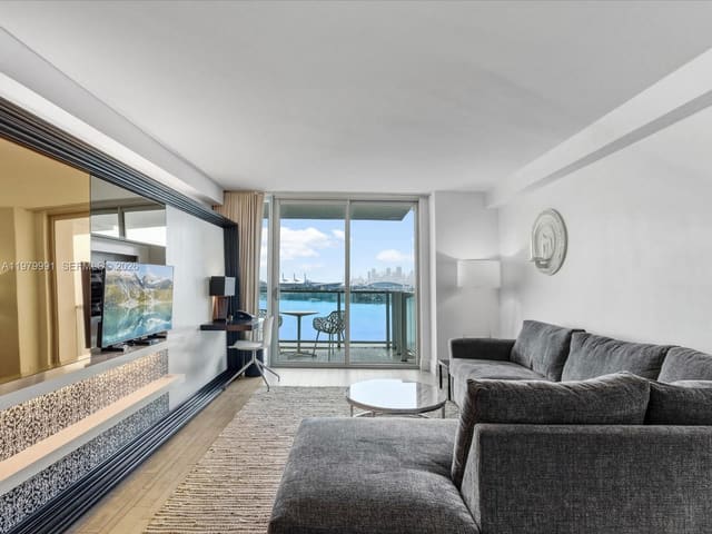 1100 W Ave 1414 1414, Miami Beach, FL 33139