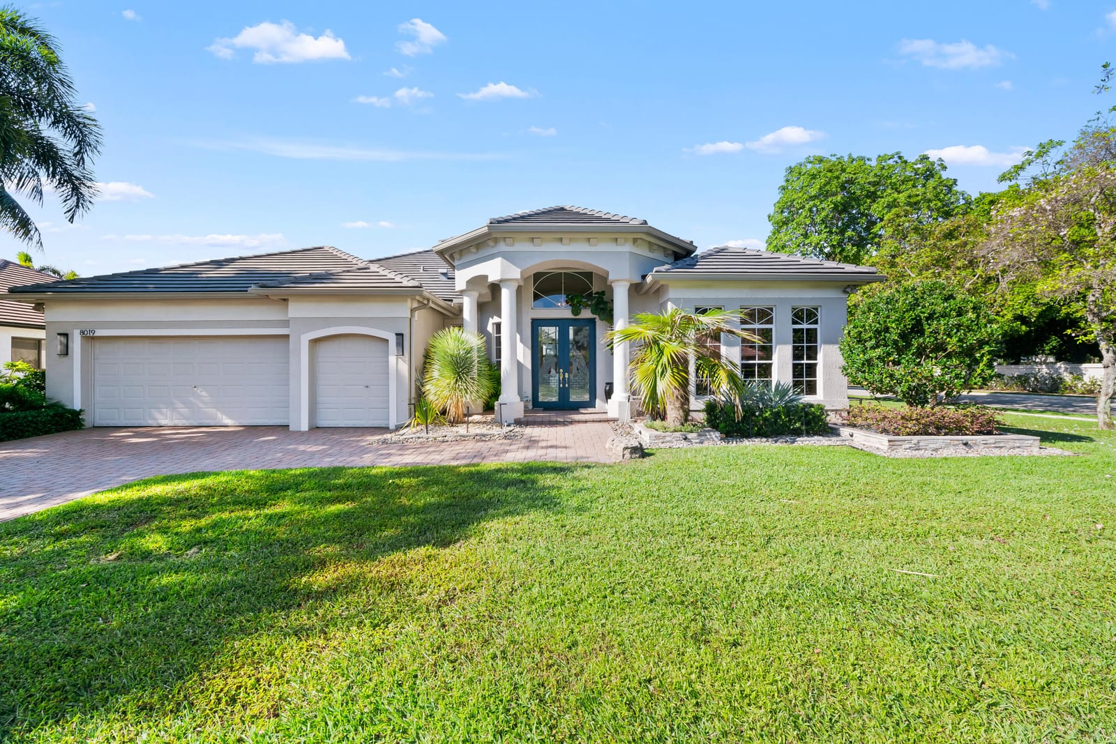 8019 S Savannah Circle, Davie, FL 33328 photo 2