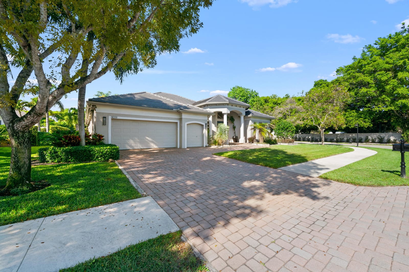 8019 S Savannah Circle, Davie, FL 33328 photo 3