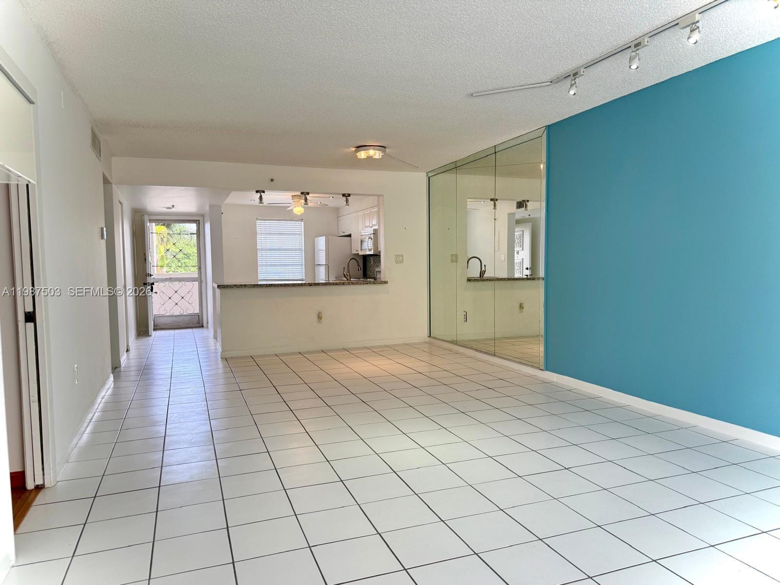 3910 Inverrary Boulevard 407-B — photo 2