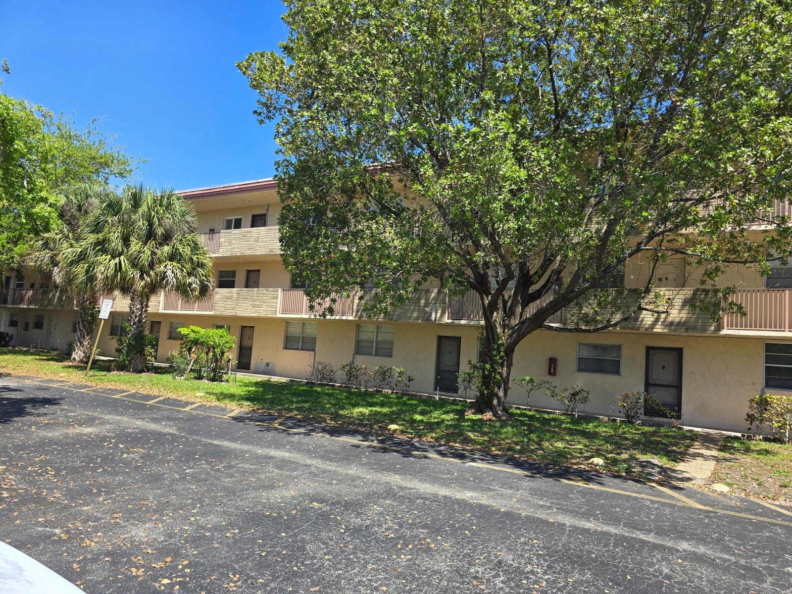 3900 NW 76th Avenue 107 — photo 2