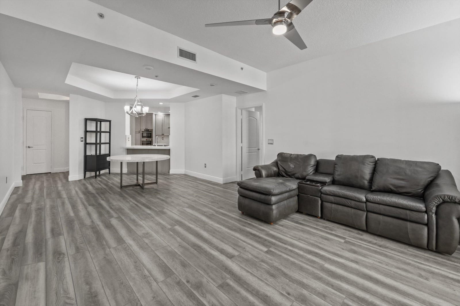 801 S Olive Avenue 615 — photo 2