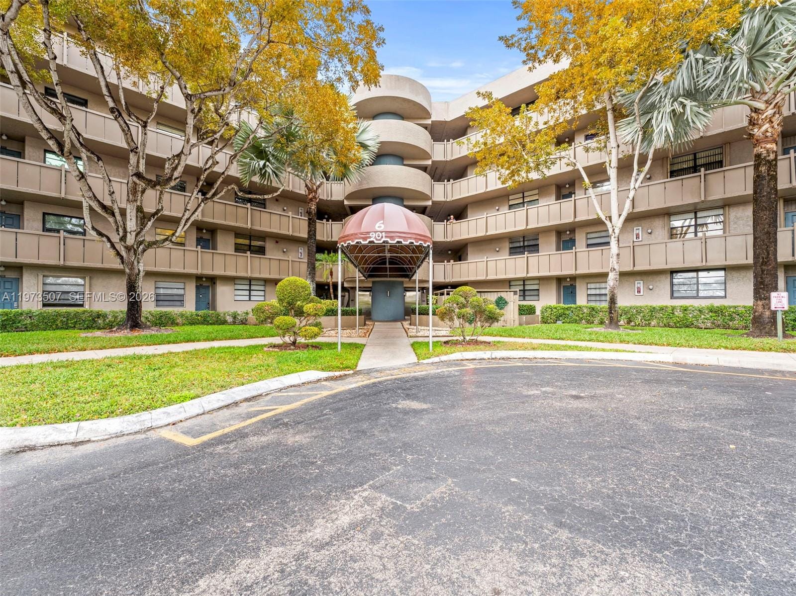901 Colony Point Circle 304, Pembroke Pines, FL 33026 photo 2
