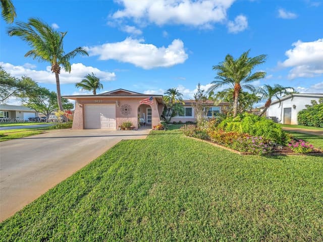 9621 NW 8th Street, sold in Pasadena Lakes South, Pembroke Pines, FL