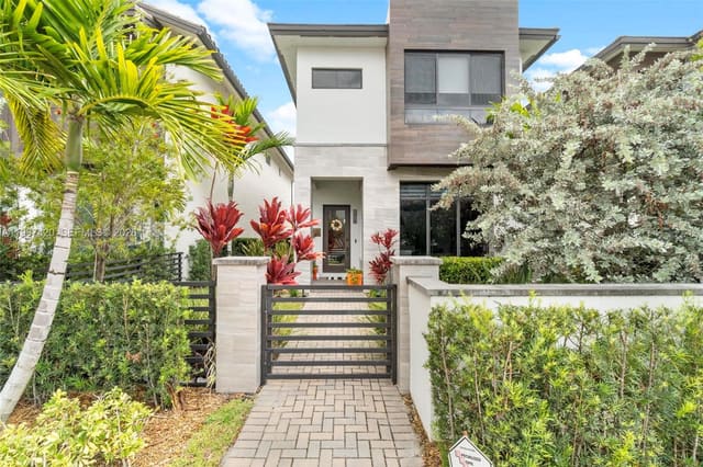 8237 NW 43rd Street, Doral, FL 33166