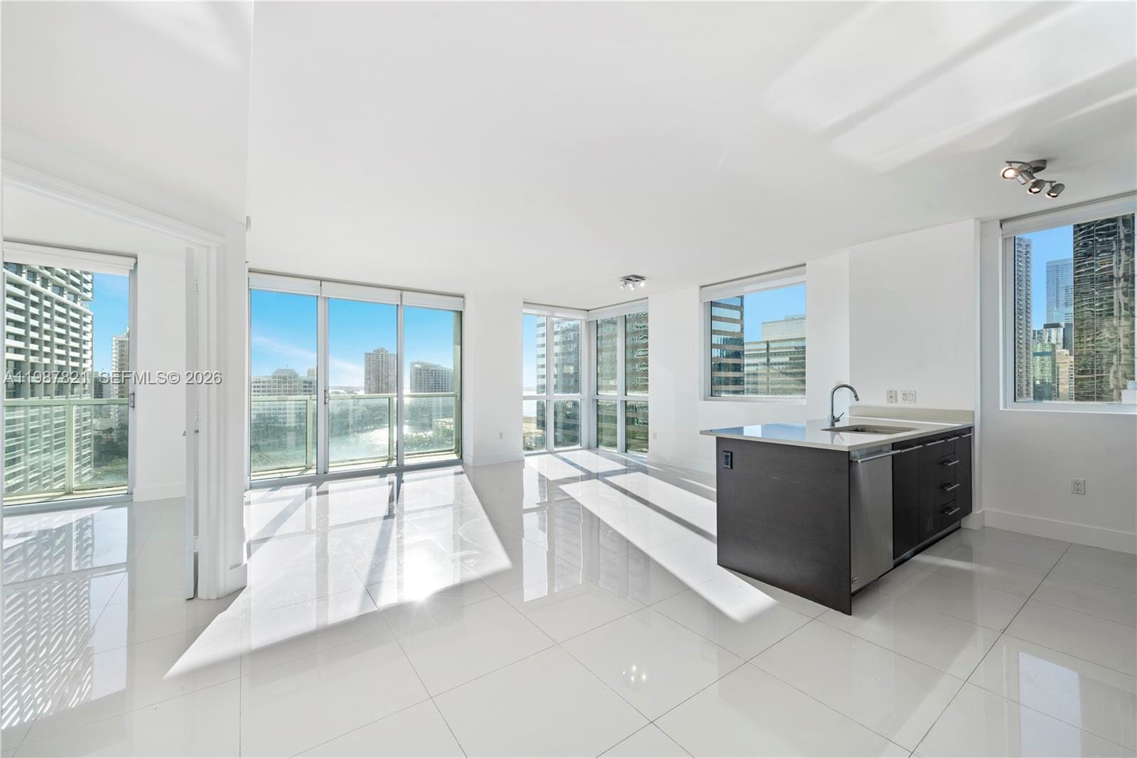 500 Brickell Avenue 1402, Miami, FL 33131 photo 2