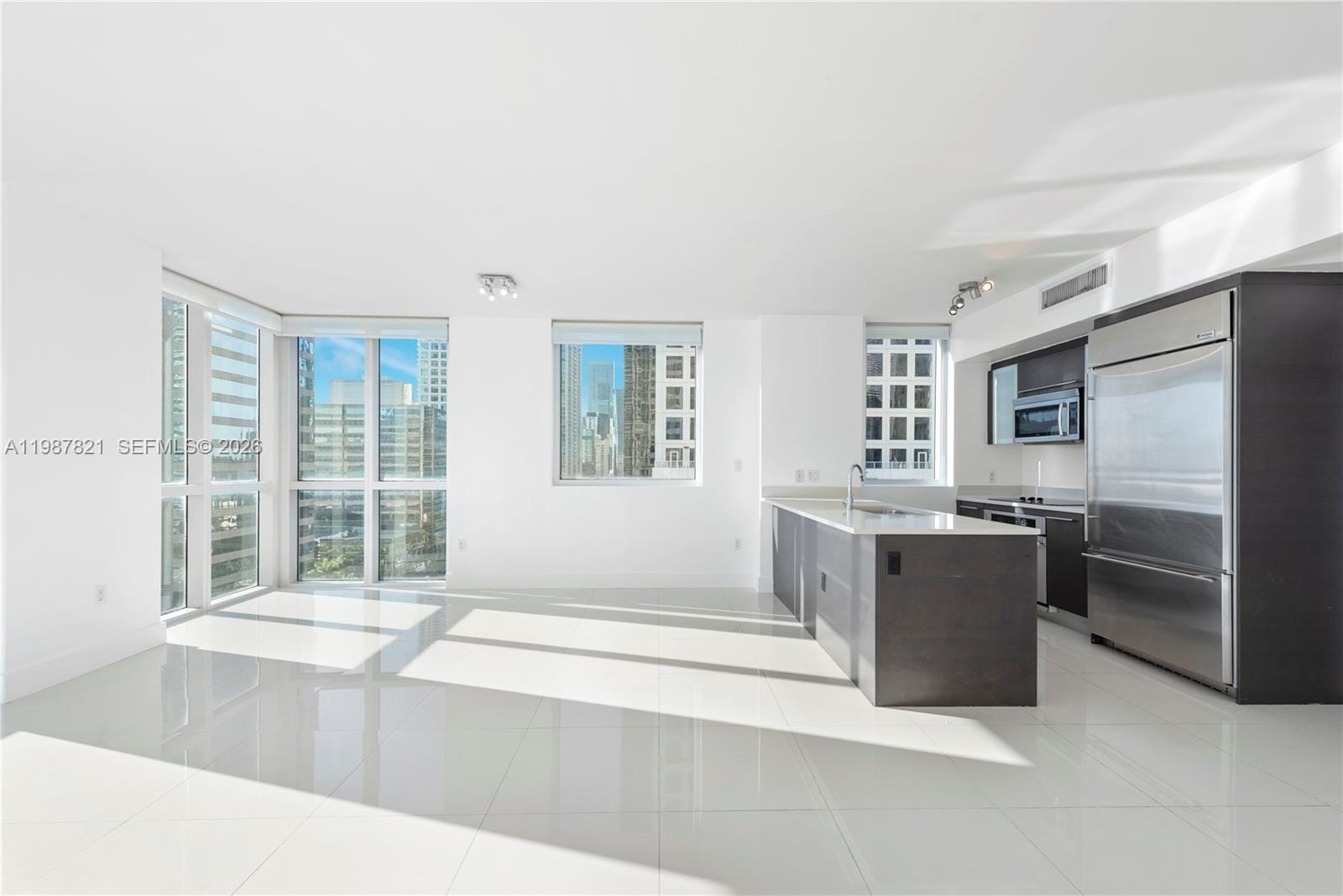 500 Brickell Avenue 1402, Miami, FL 33131 photo 3