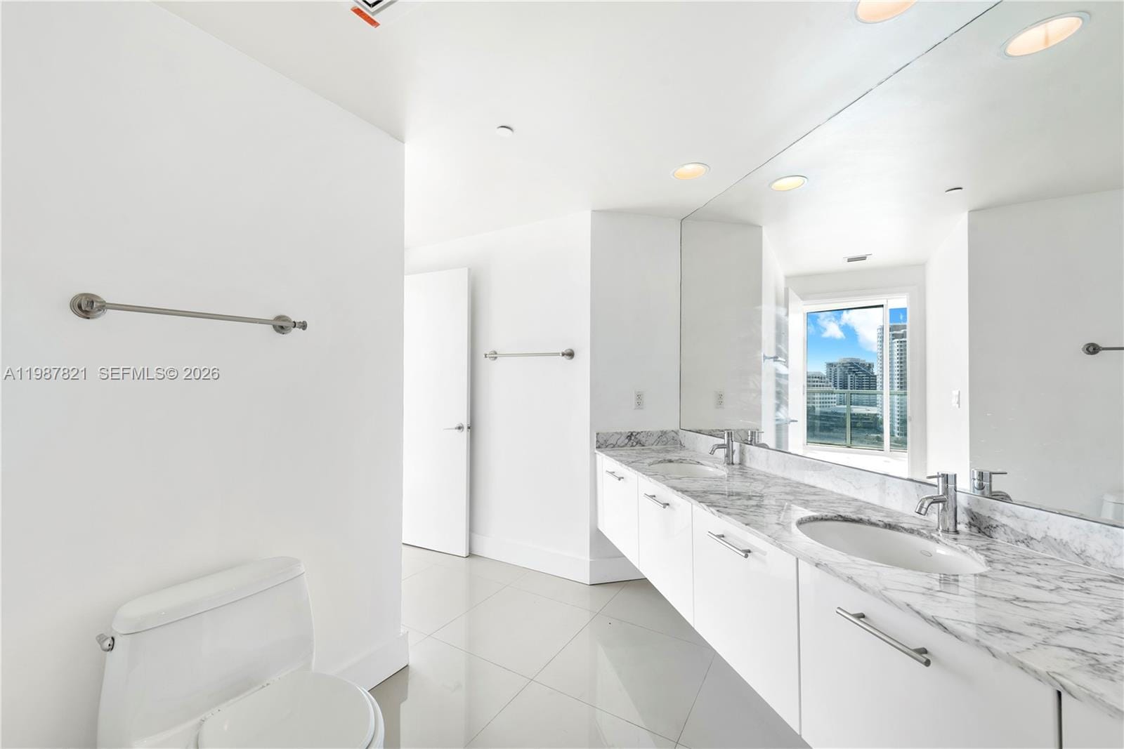 500 Brickell Avenue 1402, Miami, FL 33131 photo 24