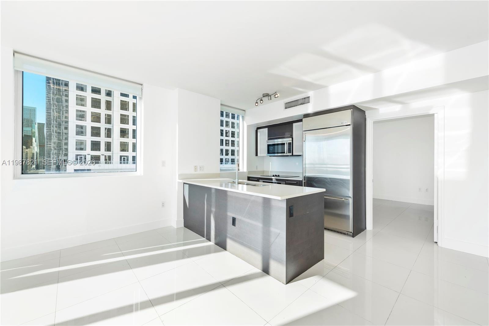500 Brickell Avenue 1402, Miami, FL 33131 photo 4