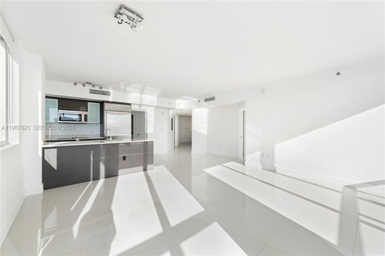 500 Brickell Avenue 1402, Miami, FL 33131 photo 5