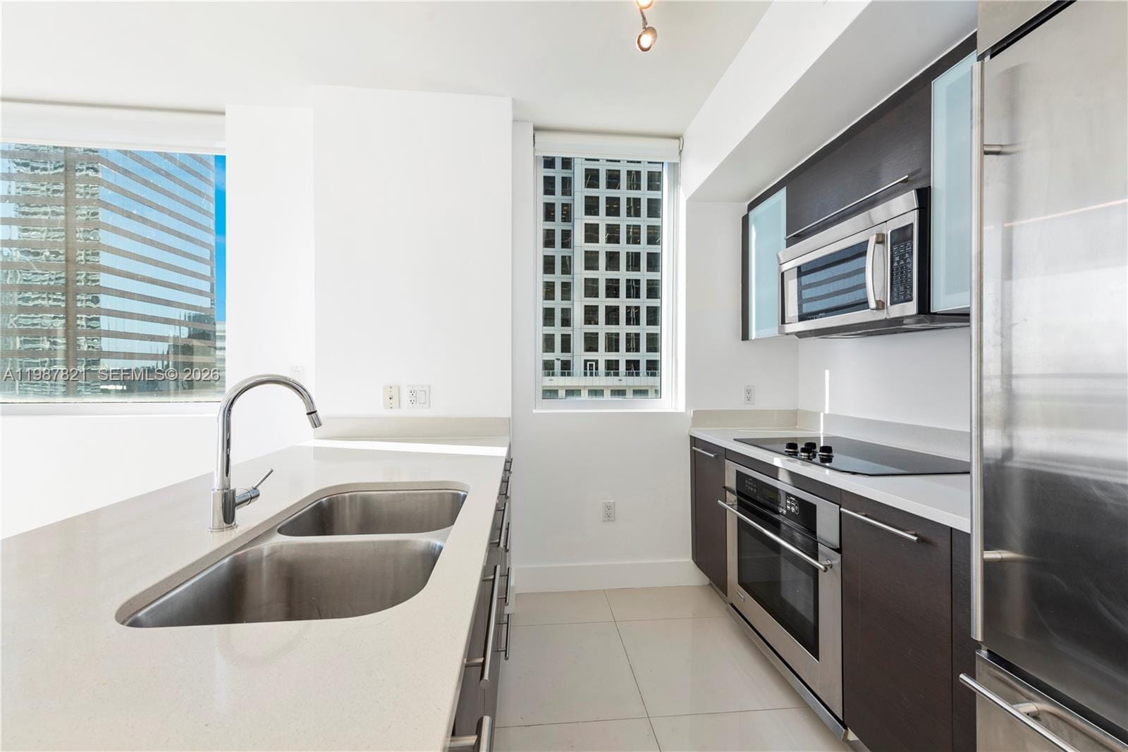 500 Brickell Avenue 1402, Miami, FL 33131 photo 8