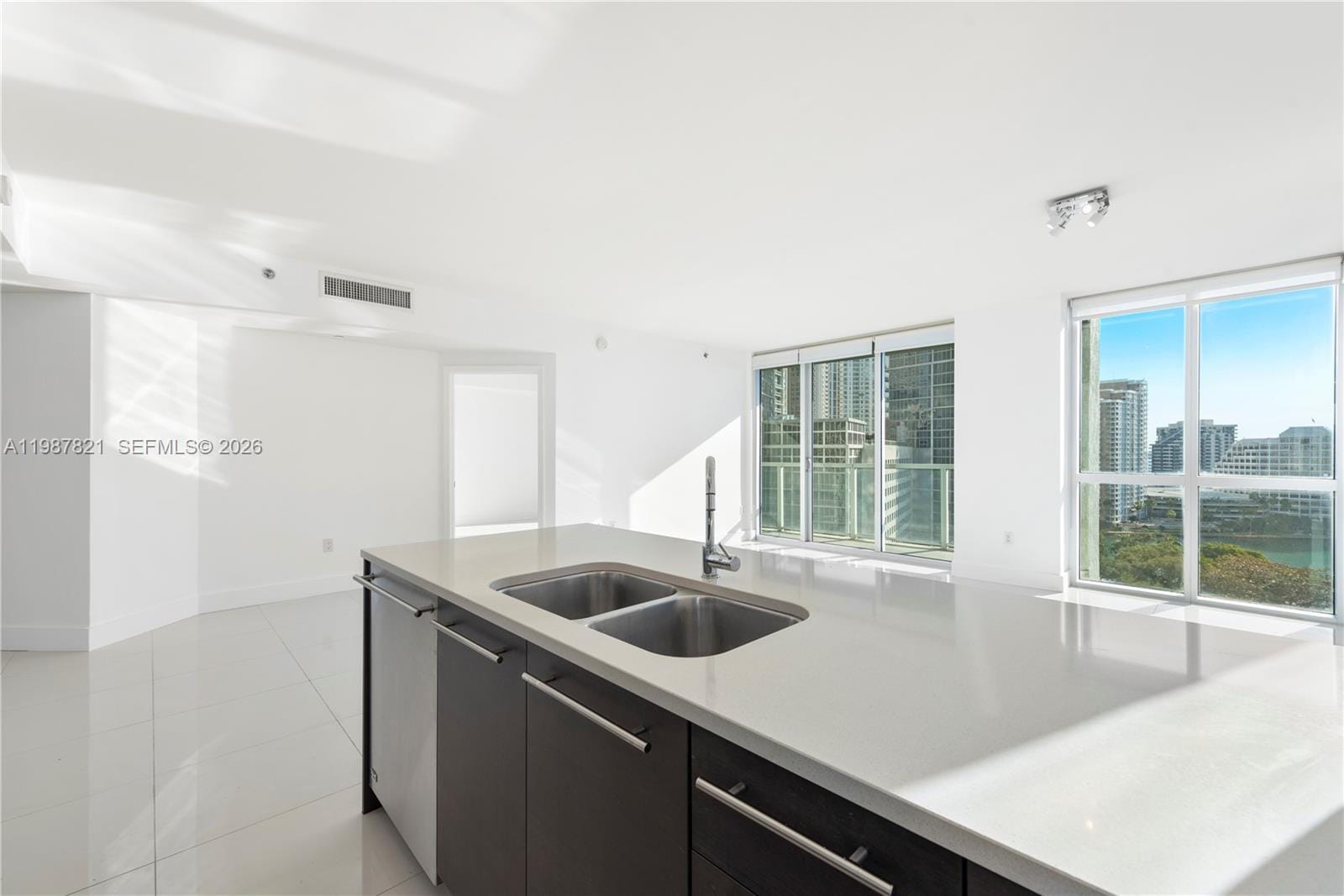 500 Brickell Avenue 1402, Miami, FL 33131 photo 9