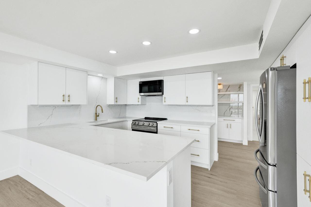 108 Lakeshore Drive 1041 — photo 8