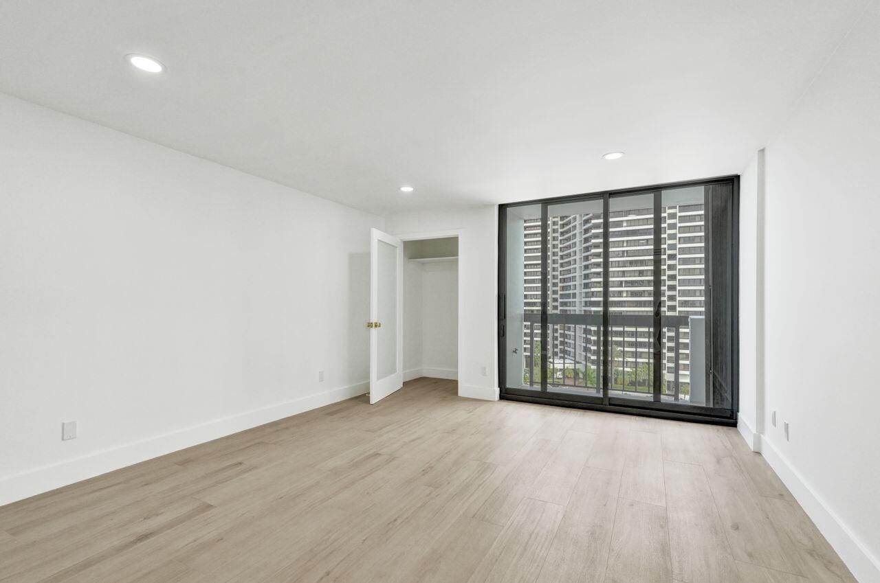108 Lakeshore Drive 1041 — photo 9