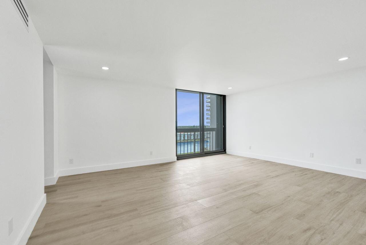 108 Lakeshore Drive 1041 — photo 3
