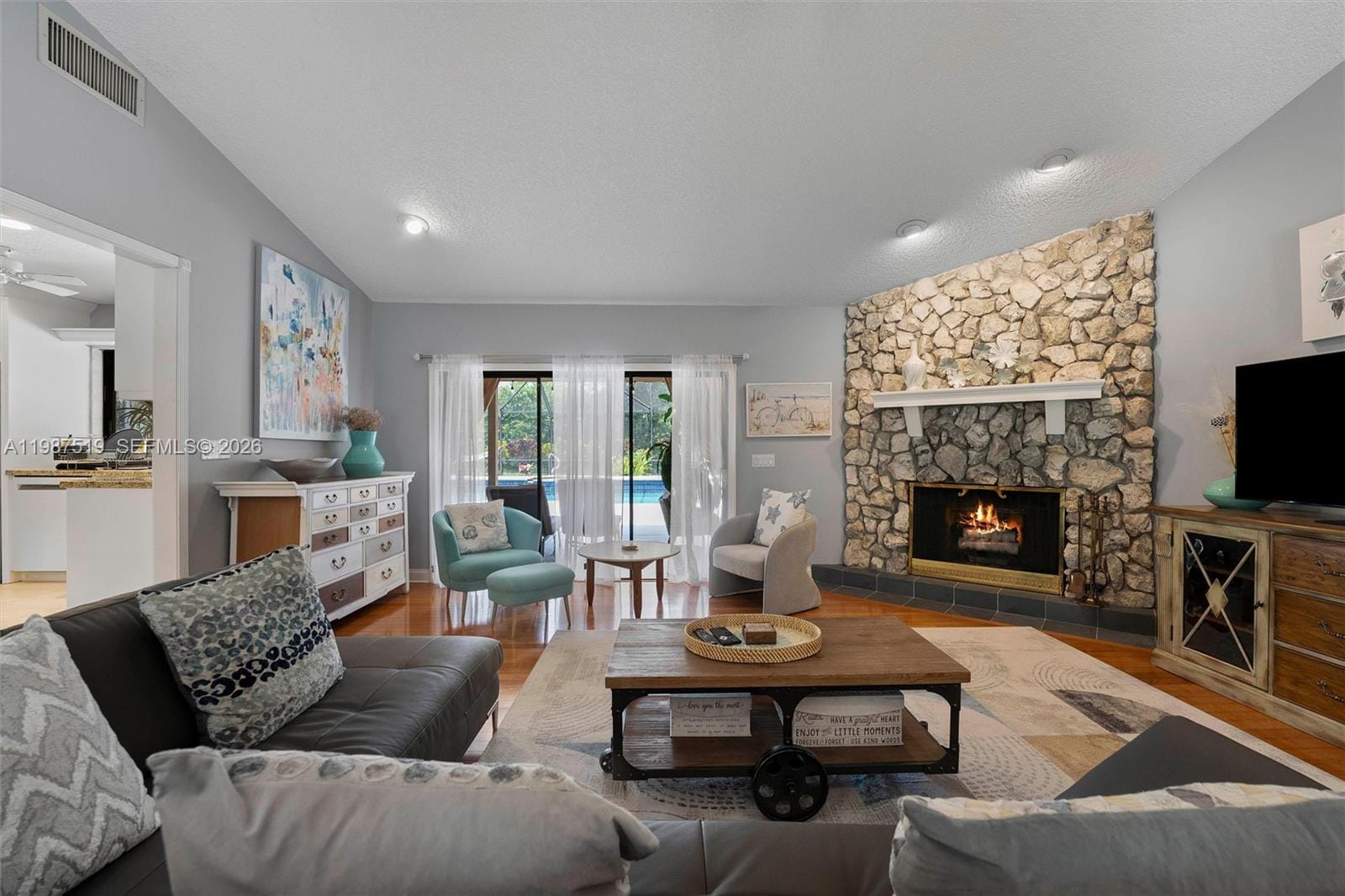 196 Scarborough Terrace — photo 9