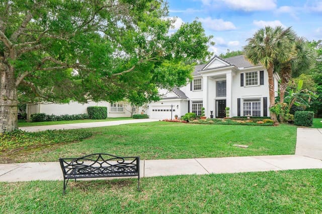 152 Oakwood Lane, sold in The Sanctuary, Palm Beach Gardens, FL