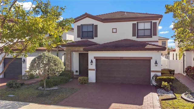 10521 W 35th Way, Hialeah, FL 33018