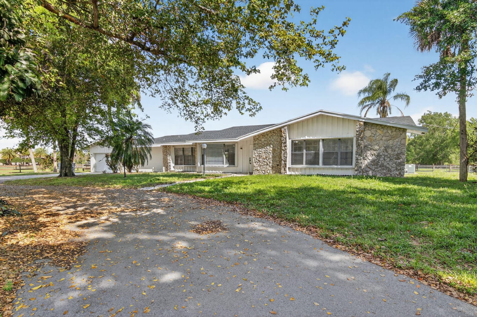10157 La Reina Road — photo 3