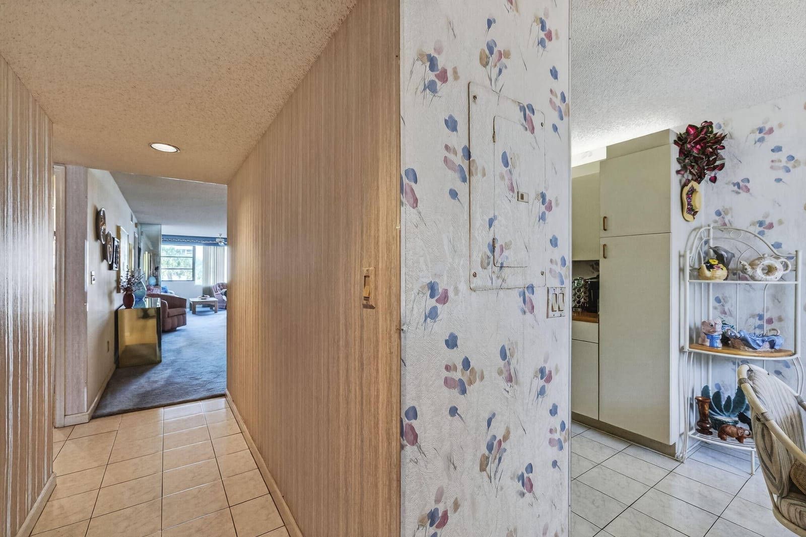 10806 W Clairmont Circle 108 — photo 2
