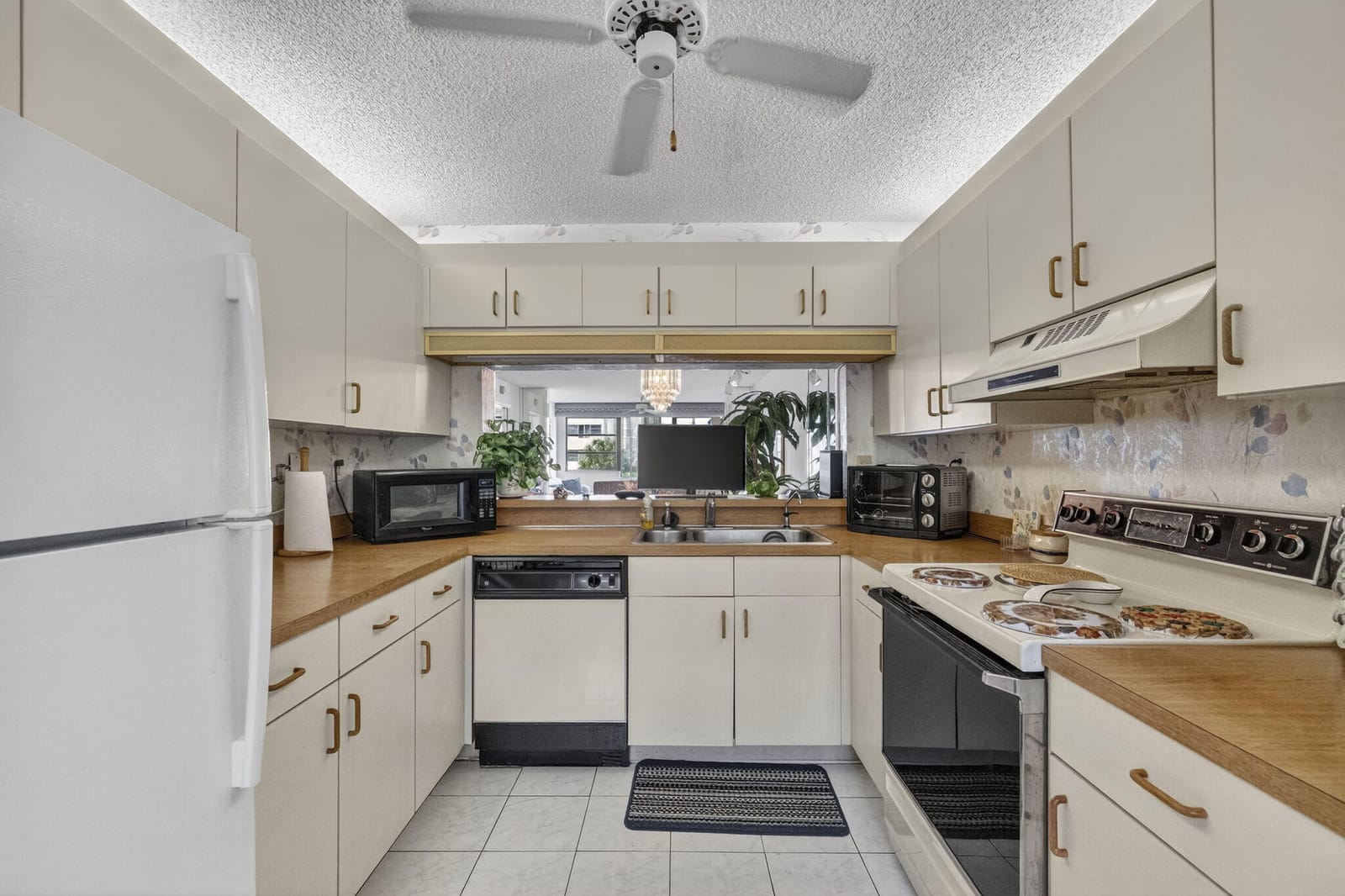 10806 W Clairmont Circle 108 — photo 4