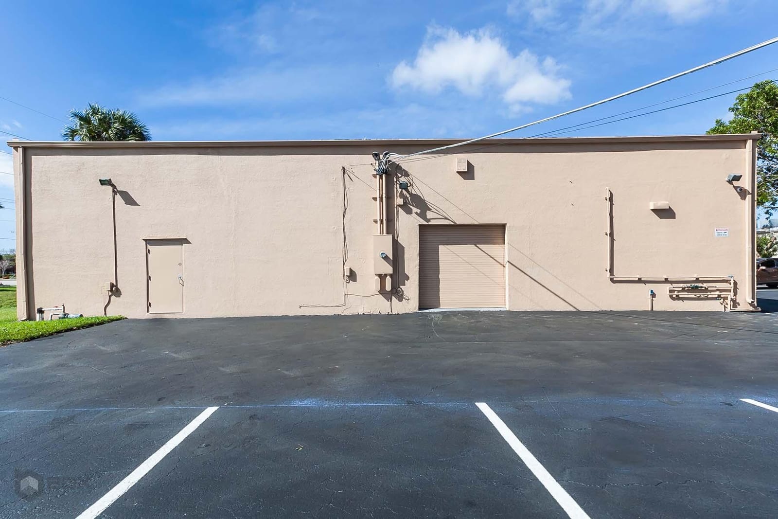 2050 N University Drive — photo 12