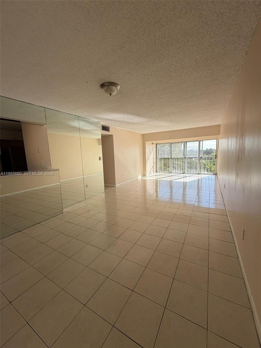 9180 Fontainebleau Boulevard 401, Miami, FL 33172, Miami