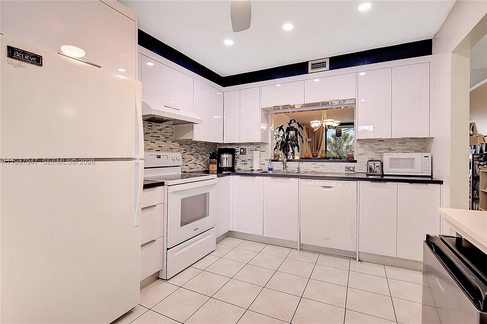 1100 Colony Point Circle 302, Pembroke Pines, FL 33026 photo 2