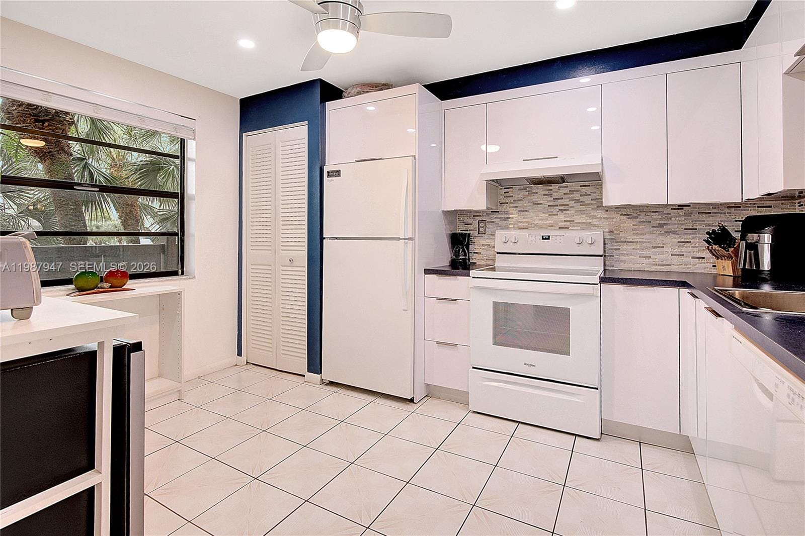 1100 Colony Point Circle 302, Pembroke Pines, FL 33026 photo 8