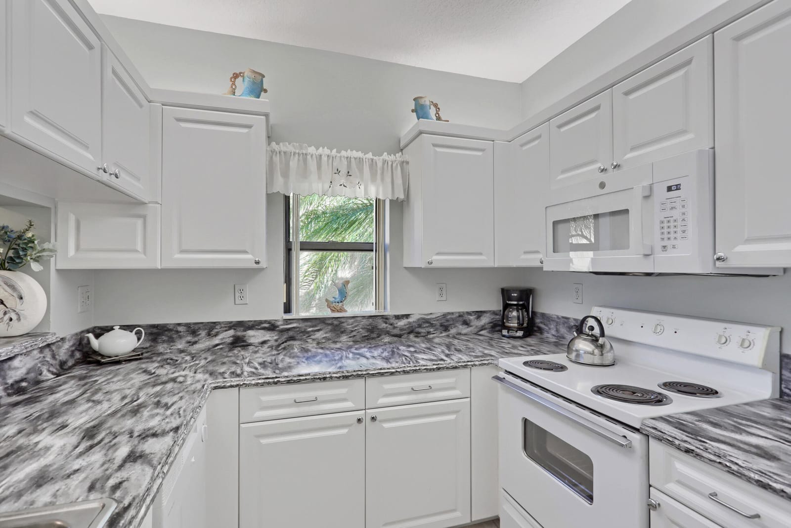 800 Uno Lago Drive 305, Juno Beach, FL 33408 photo 9