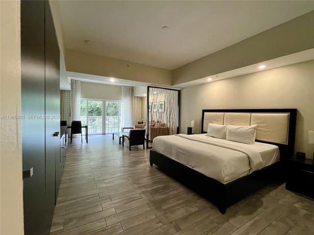 5300 NW 87th Avenue 904, Doral, FL 33178