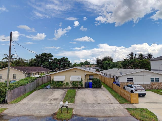 5850 Lincoln Street, sold in Hollywood Beach Gardens, Hollywood, FL