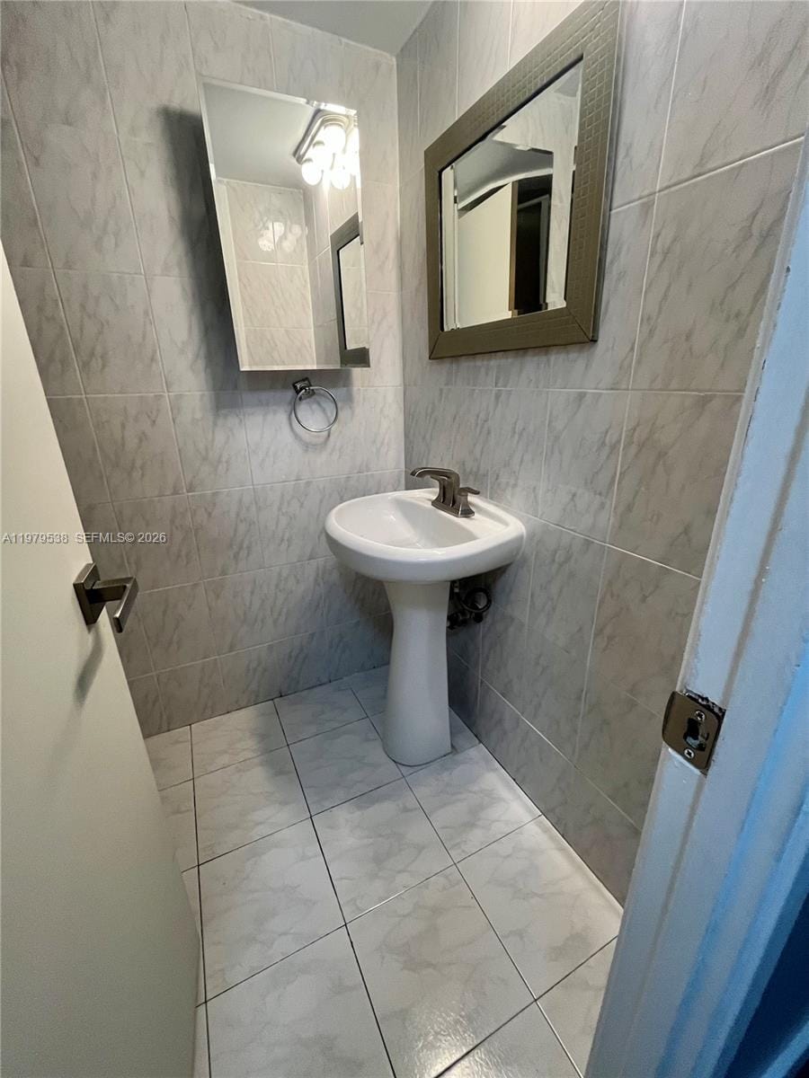 1750 NE 191st Street 522-3 — photo 9