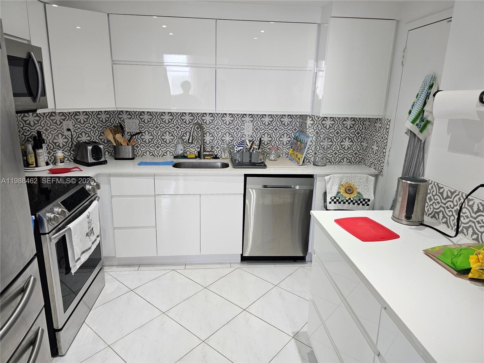 300 Bayview Drive 905, Sunny Isles Beach, FL 33160 photo 4