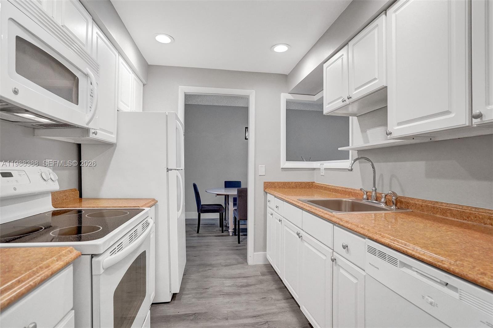 400 N Riverside Drive 214 — photo 2