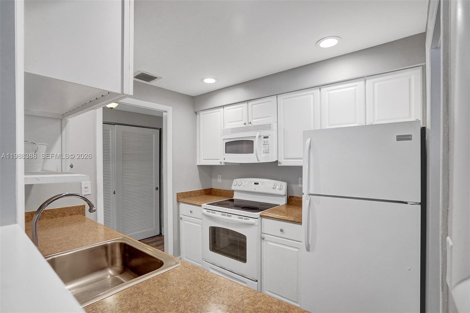 400 N Riverside Drive 214 — photo 3