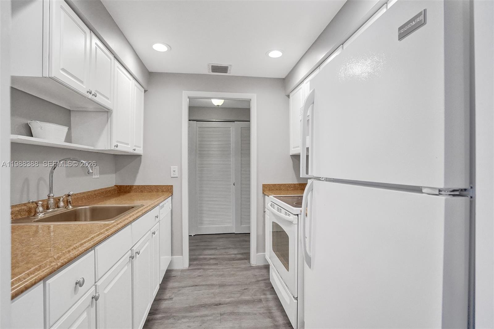 400 N Riverside Drive 214 — photo 4
