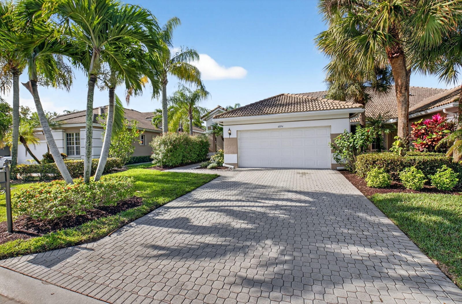 6894 Swan Sea Lane — photo 4
