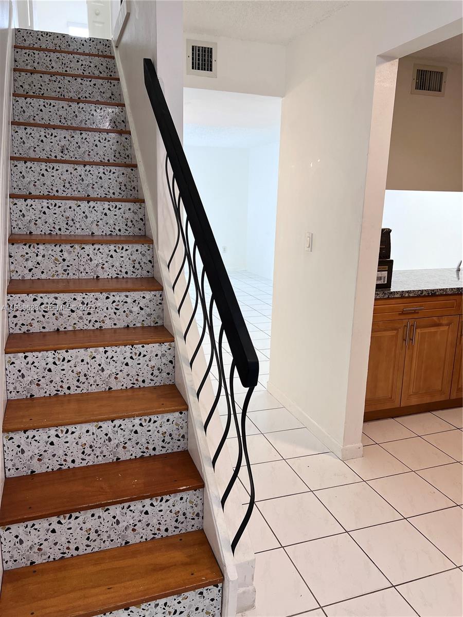 2750 W 76th Street 208, Hialeah, FL 33016, Hialeah