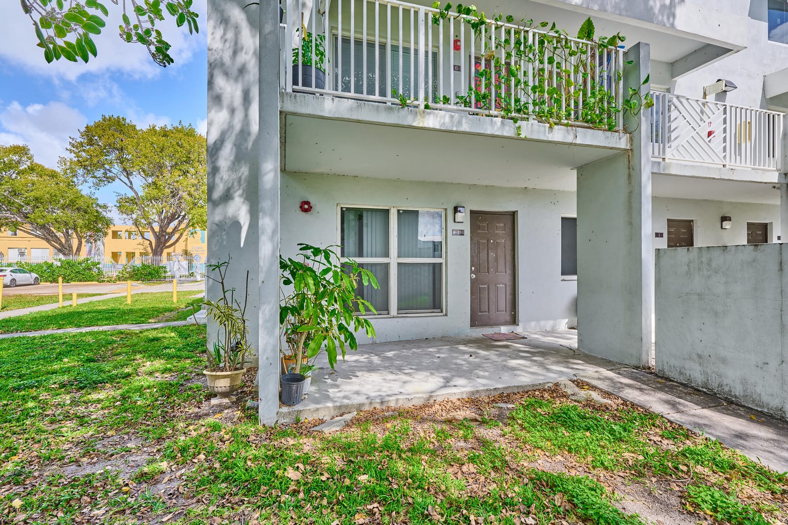 1990 NW 4th 1, Miami, FL 33136