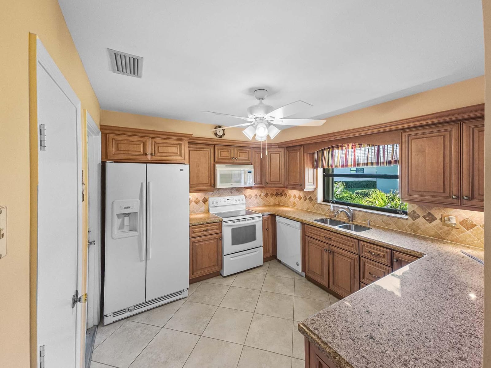 9810 Tabebuia Tree Drive B, Boynton Beach, FL 33436 photo 4