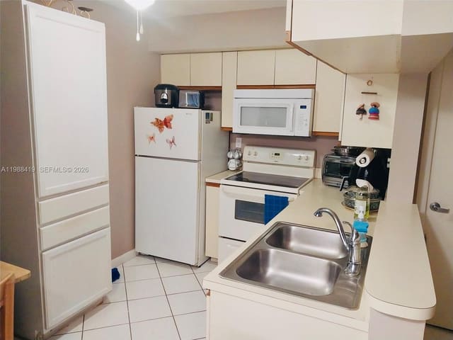 15525 N Miami Lakeway N 209-8 209-8, Miami Lakes, FL 33014