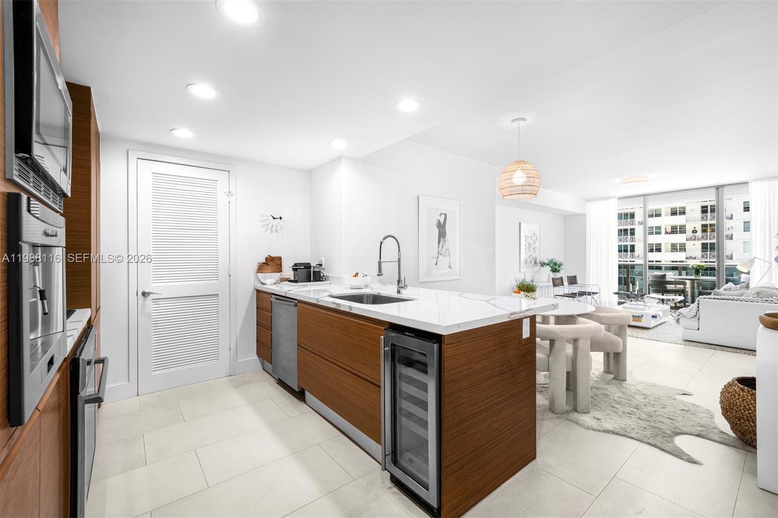 5875 Collins Avenue 906 — photo 4