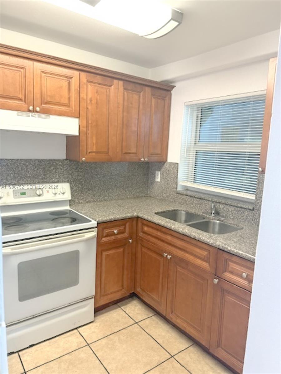 4415 W 10th Lane 14, Hialeah, FL 33012, Hialeah