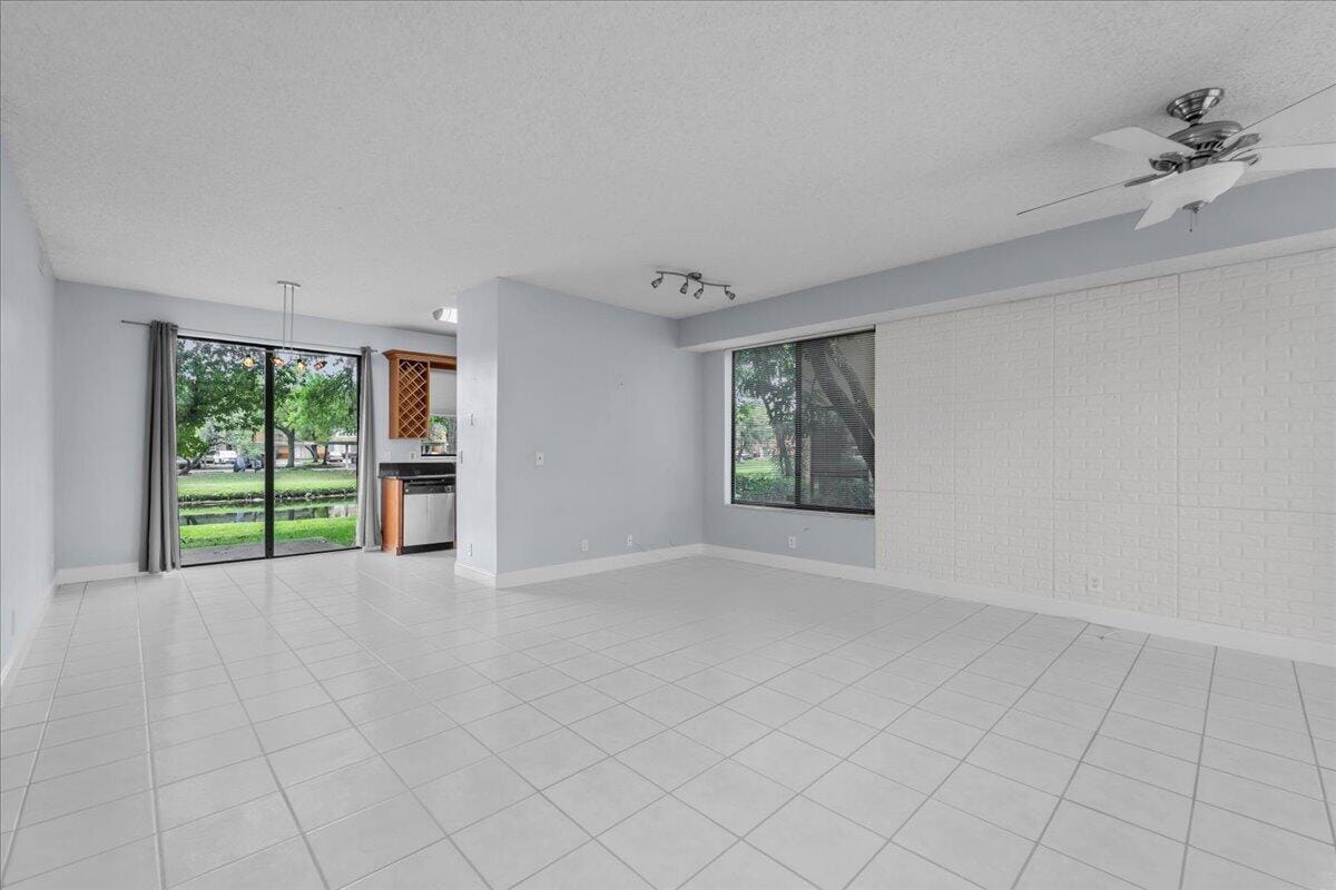 10538 NW 10th Street, Plantation, FL 33322 photo 2