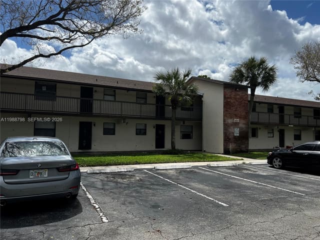 6001 Shakerwood Circle 204, Tamarac, FL 33319