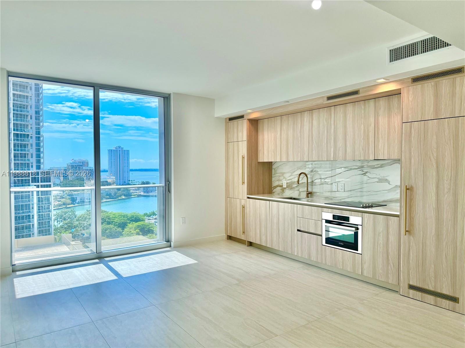 77 SE 5th Street 1615, Miami, FL 33131 photo 2