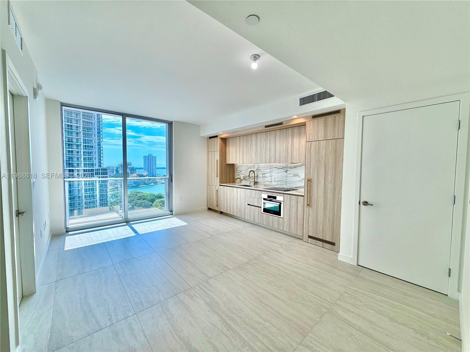 77 SE 5th Street 1615, Miami, FL 33131 photo 3